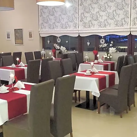 Dworek W Ploni Bed & Breakfast 3*