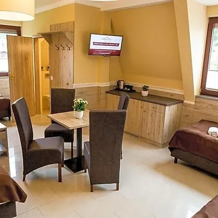 Bed & Breakfast Dworek W Ploni 3*
