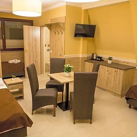 Dworek W Ploni Bed & Breakfast Płonia
