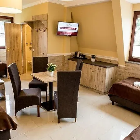 Bed & Breakfast Dworek W Ploni