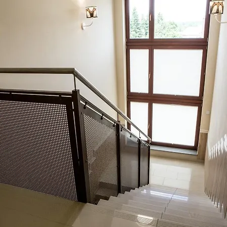 Dworek W Ploni Płonia