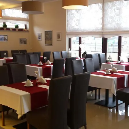 לינה וארוחת בוקר Dworek W Ploni 3*