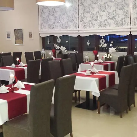 Dworek W Ploni לינה וארוחת בוקר Płonia