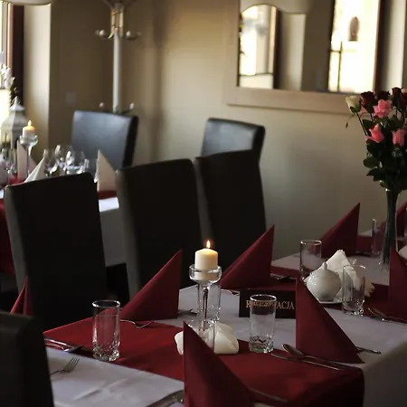 Dworek W Ploni לינה וארוחת בוקר 3*