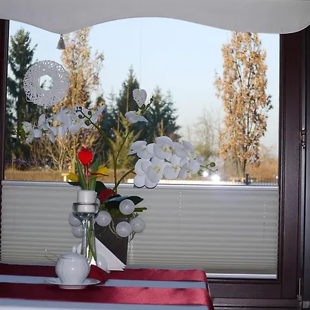 Bed & Breakfast Dworek W Ploni 3*