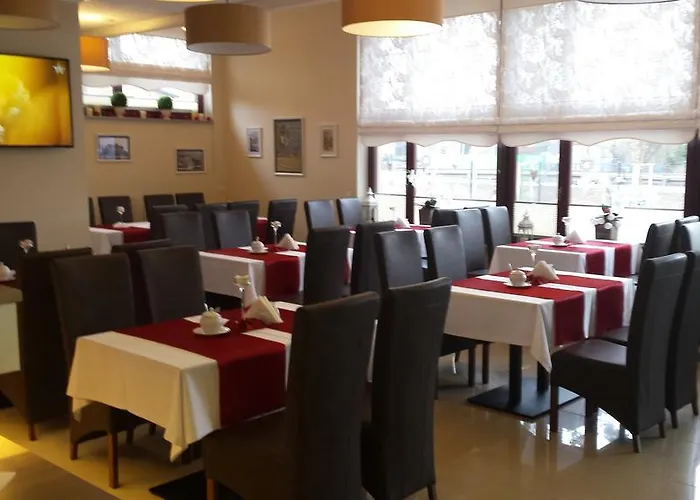 Bed & Breakfast Dworek W Ploni 3*